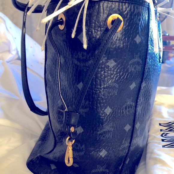 💯AUTH MCM ❤️ IN MINT CONDITION 🎉 - Picture 4 of 12